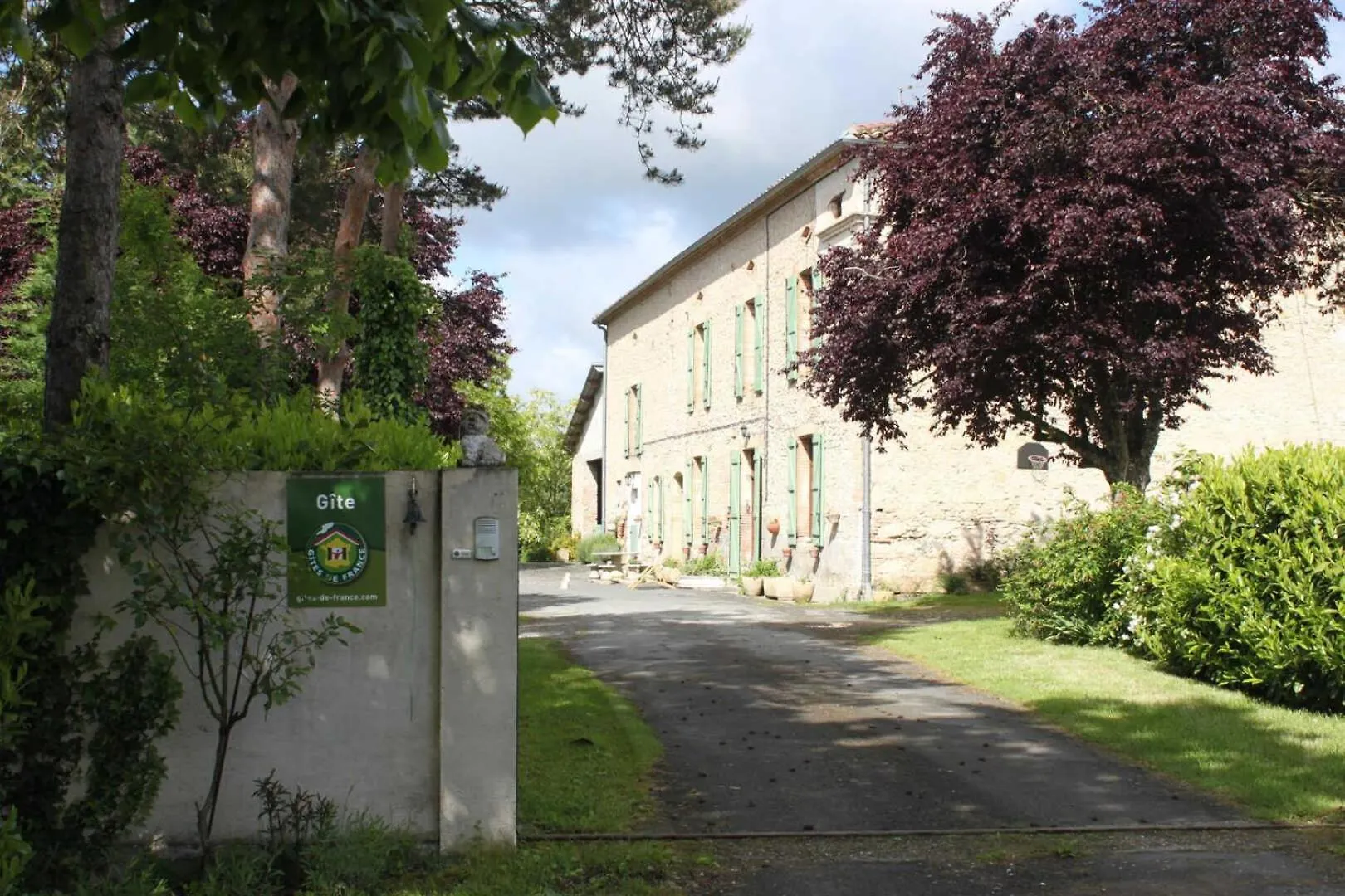 Roumanieu Le Gite Saint-Gauzens 別荘